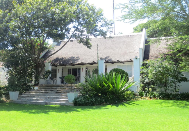 Douglasdale Holiday Apartments at Green Park Manor Guesthouse