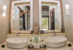 Honeymoon Suite